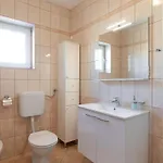아파트 Classic Two Bedroom With Balcony And Pool