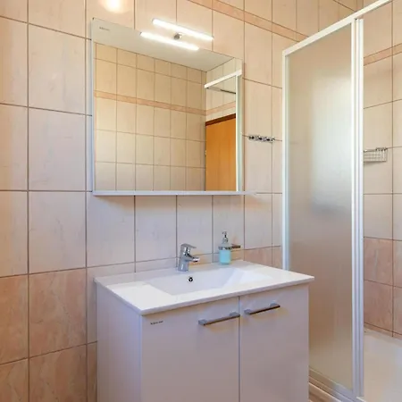 Classic Two Bedroom With Balcony And Pool *