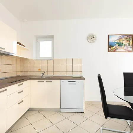 Classic Two Bedroom With Balcony And Pool * 크르크