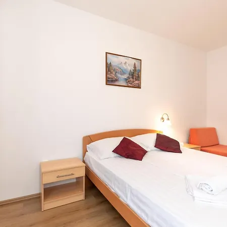 Classic Two Bedroom With Balcony And Pool * Krk Town