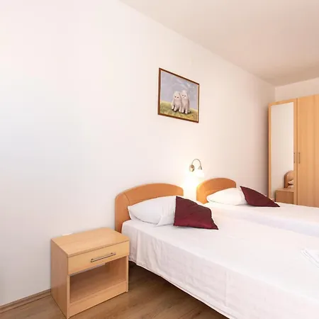 Апартаменты Classic Two Bedroom With Balcony And Pool Крк