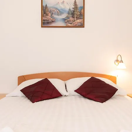 Classic Two Bedroom With Balcony And Pool Апартаменты Крк