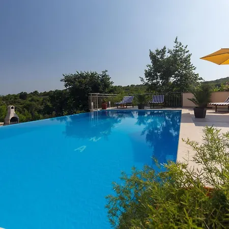 Classic Two Bedroom With Balcony And Pool * Крк