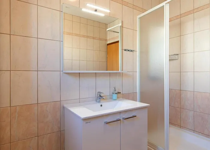 Classic Two Bedroom With Balcony And Pool *