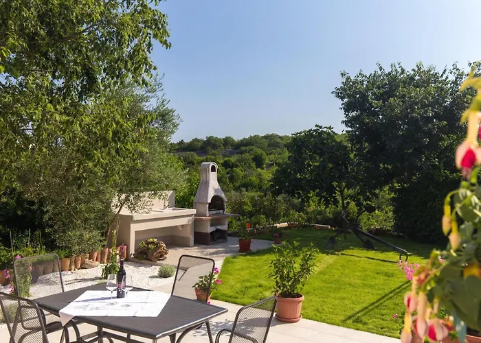 Apartmán Classic Two Bedroom With Balcony And Pool