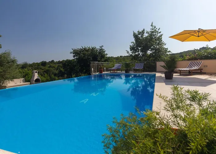 Classic Two Bedroom With Balcony And Pool * Krk Town