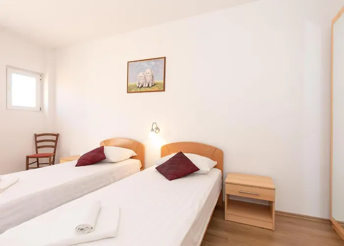 Classic Two Bedroom With Balcony And Pool Apartmán *