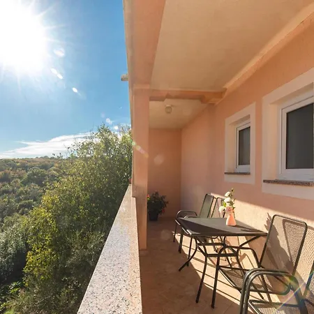 Classic Two Bedroom With Balcony And Pool Apartament Krk Town