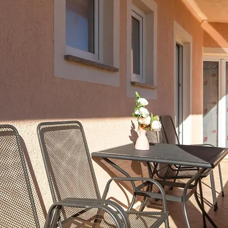 Apartament Classic Two Bedroom With Balcony And Pool Krk Town